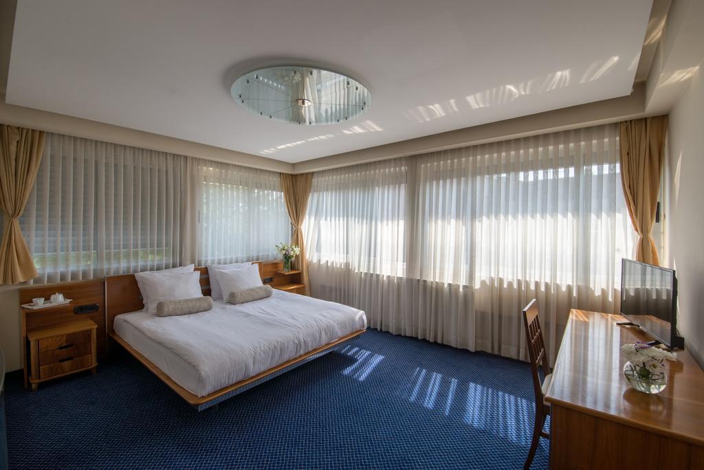 Hotel By Gastroid Илиджа Экстерьер фото